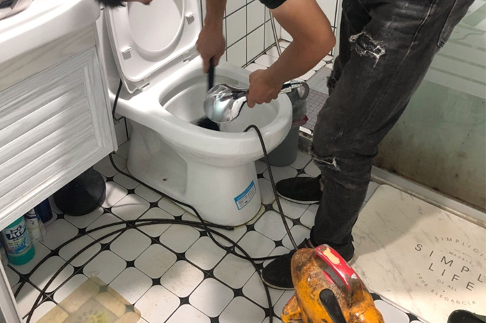 房山马桶堵塞自己疏通还是找师傅？专业上门服务让你省时更省心