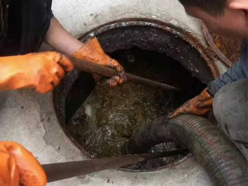 房山清理化粪池时如何避免沼气的危害？